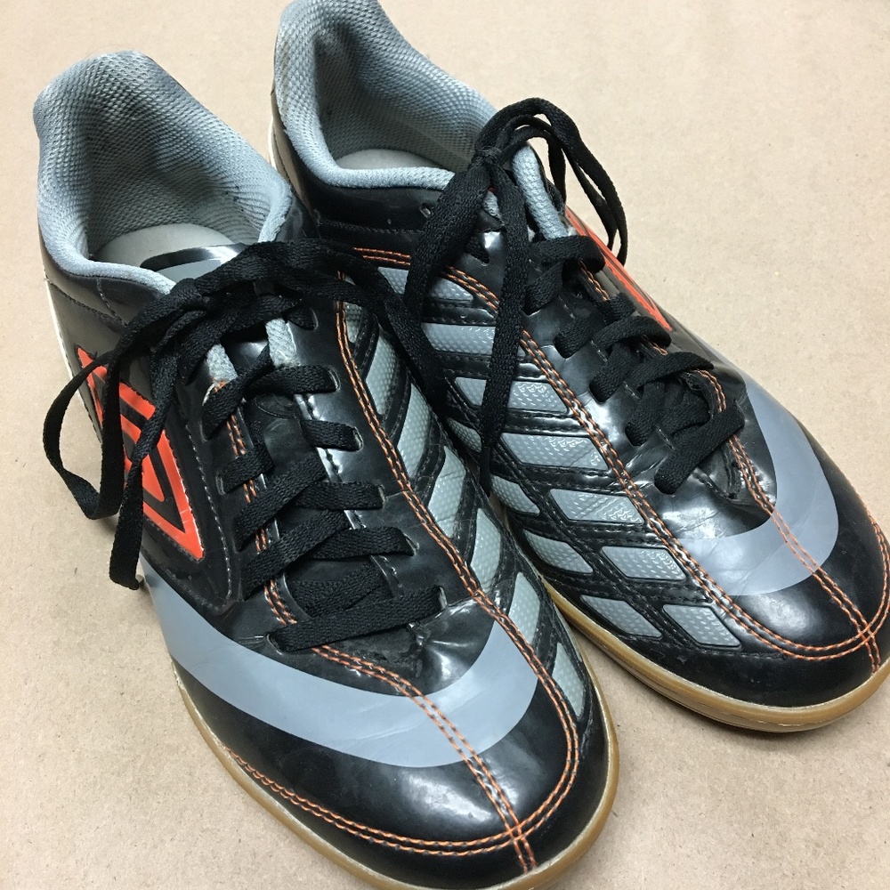 Umbro indoor soccer shoes